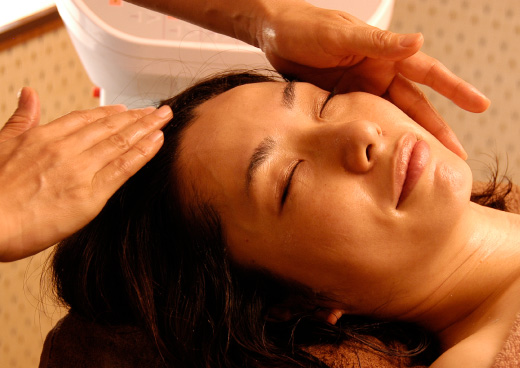 フェイシャルマッサージ